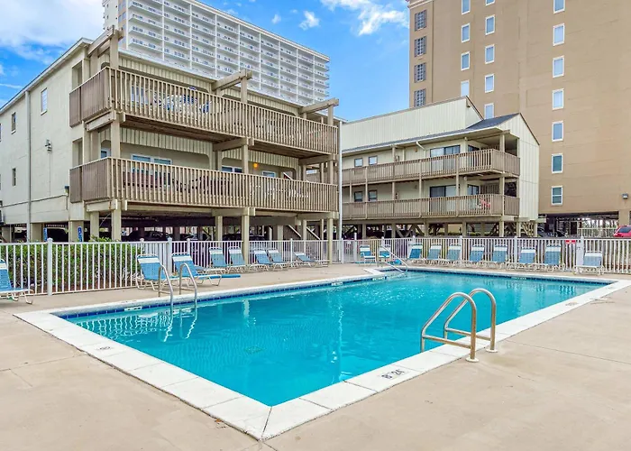 Beachfront With Gulf Views Balcony Pool & Ac - Snowbird-friendly Holiday home *