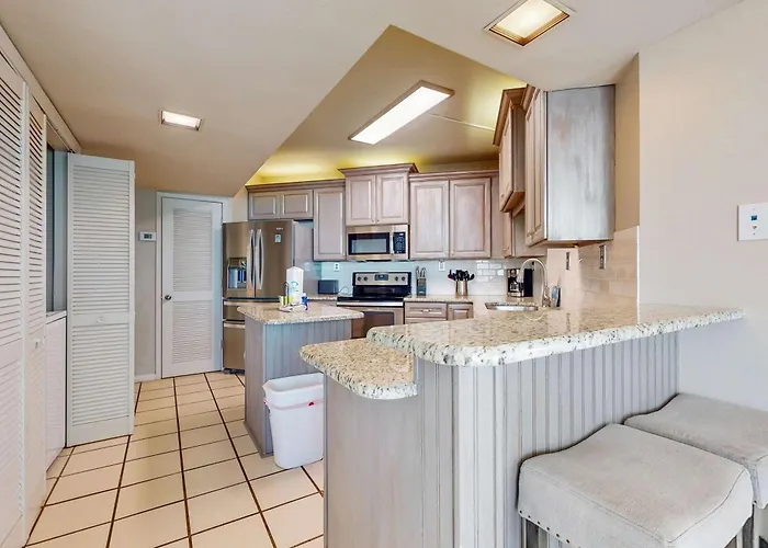 Beachfront With Gulf Views Balcony Pool & Ac - Snowbird-friendly