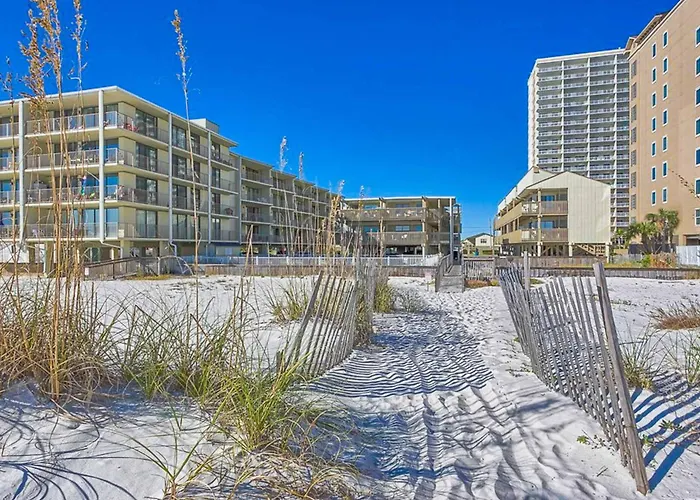 Beachfront With Gulf Views Balcony Pool & Ac - Snowbird-friendly Holiday home *